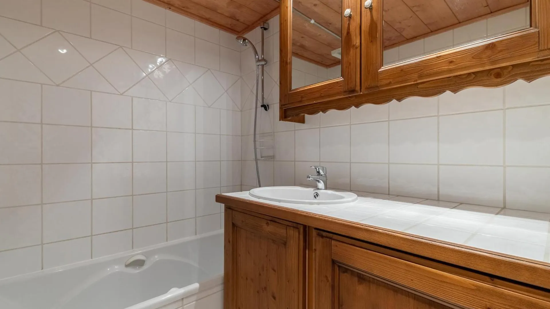 Apartment Appartement Chaleureux 4 Pieces, 6 Pers, Terrasse Sud, Meribel - Fr-1-411-975 Les Allues